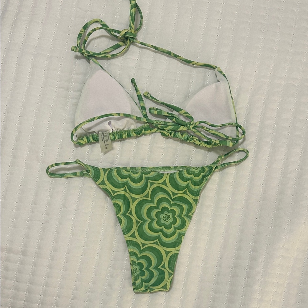 Green Patterned Flower Bikini - Picture 2 of 3